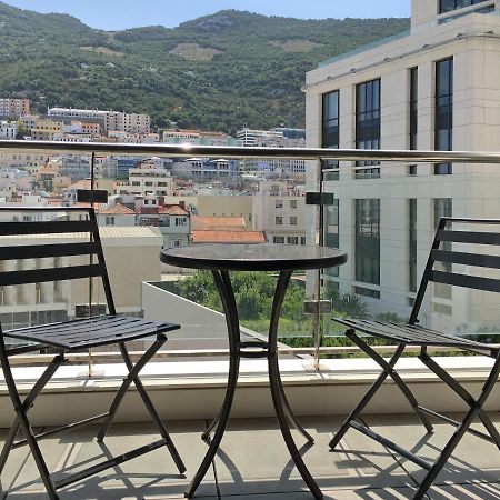 Luxurious Central Apartment With Pool Gibraltar Bagian luar foto