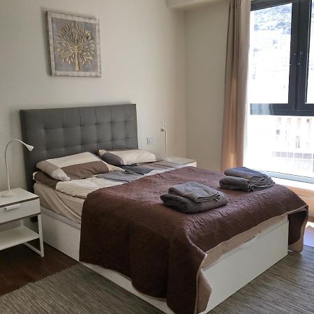 Luxurious Central Apartment With Pool Gibraltar Bagian luar foto