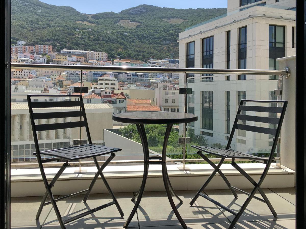 Luxurious Central Apartment With Pool Gibraltar Bagian luar foto