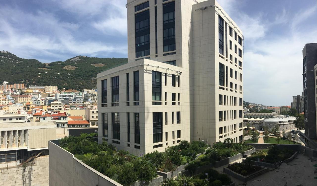 Luxurious Central Apartment With Pool Gibraltar Bagian luar foto